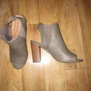 OLIVE PEEP TOE BOOTIES